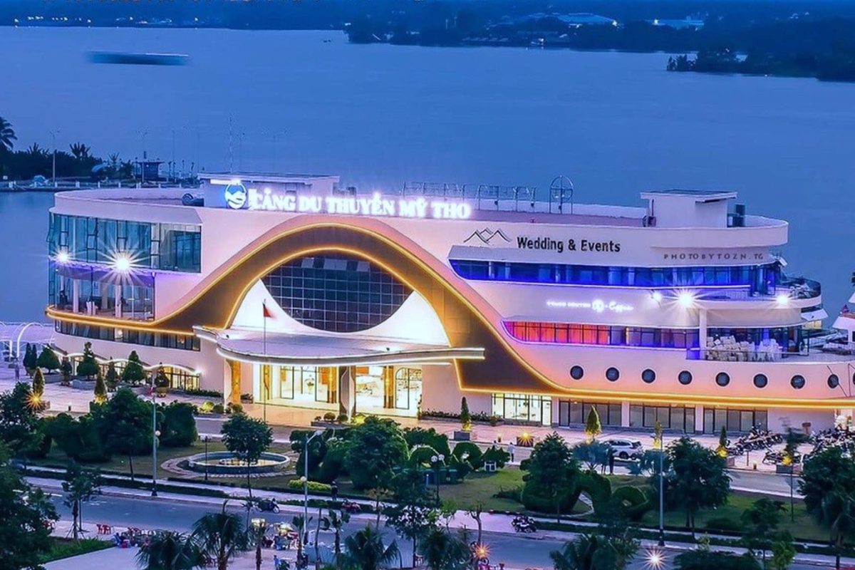 Cảng Mỹ Tho về đêm 1